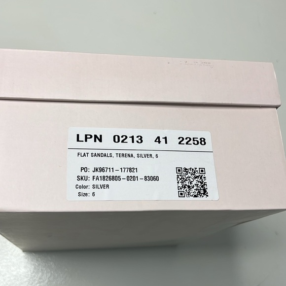 JustFab Terena Silver Tan Glamorous Flat Sandals size 6 - Picture 4 of 4
